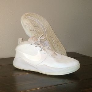 Nike Team Hustle Quick D9 Size 6.5 White